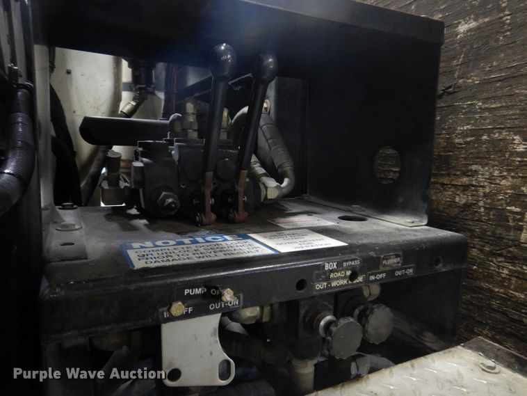 image for item DN7273 2005 Sterling L8500  sewer jetter truck