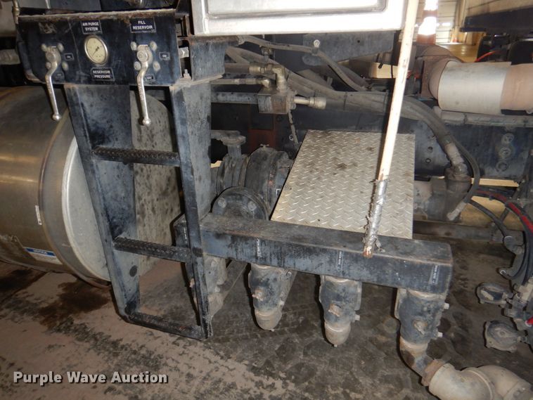 image for item DN7273 2005 Sterling L8500  sewer jetter truck