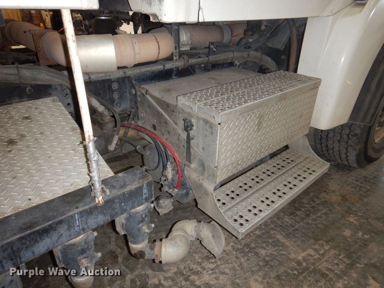 image for item DN7273 2005 Sterling L8500  sewer jetter truck