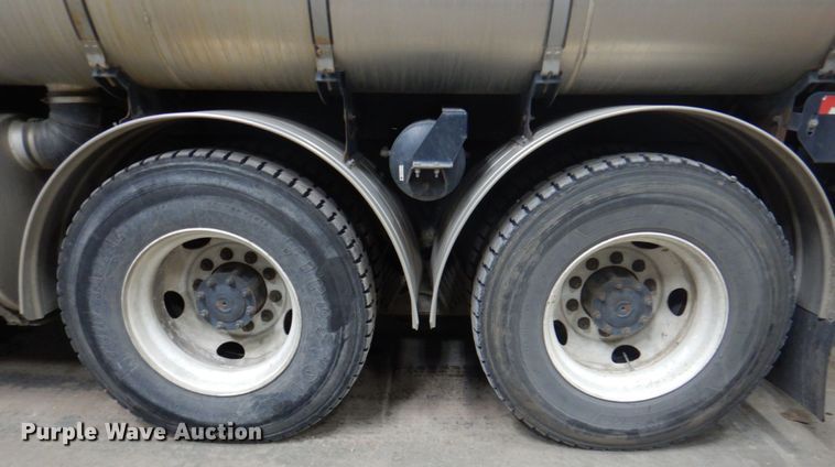 image for item DN7273 2005 Sterling L8500  sewer jetter truck