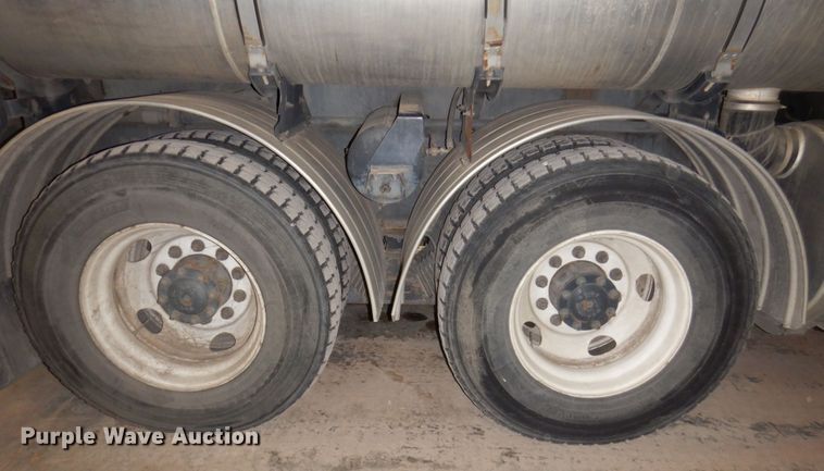 image for item DN7273 2005 Sterling L8500  sewer jetter truck