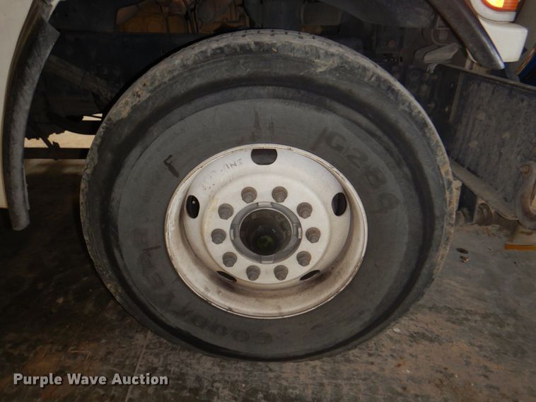 image for item DN7273 2005 Sterling L8500  sewer jetter truck