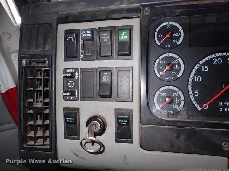 image for item DS7016 2001 Freightliner FL80  pumper fire truck