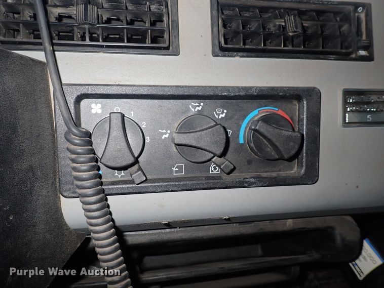 image for item DS7016 2001 Freightliner FL80  pumper fire truck