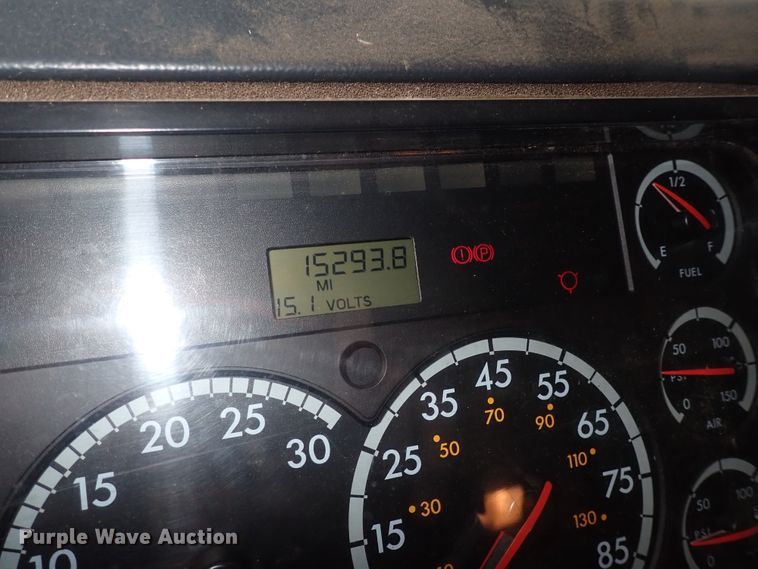 image for item DS7016 2001 Freightliner FL80  pumper fire truck