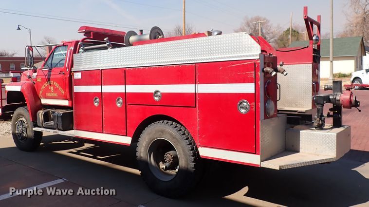 image for item DS7018 1994 Ford F700  fire truck