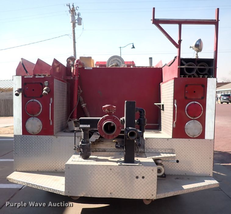 image for item DS7018 1994 Ford F700  fire truck