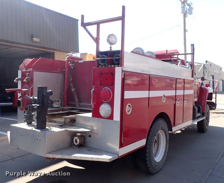 image for item DS7018 1994 Ford F700  fire truck