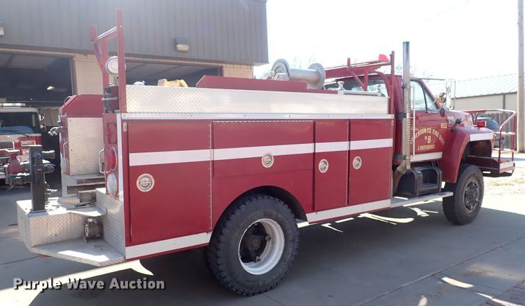 image for item DS7018 1994 Ford F700  fire truck