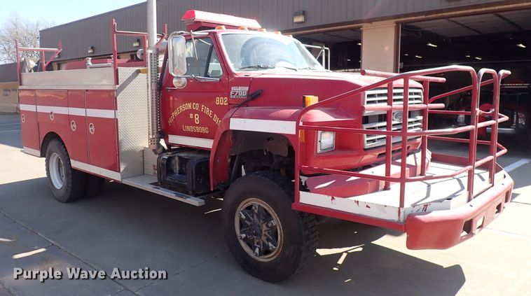 image for item DS7018 1994 Ford F700  fire truck