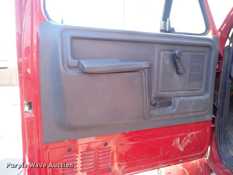 image for item DS7018 1994 Ford F700  fire truck