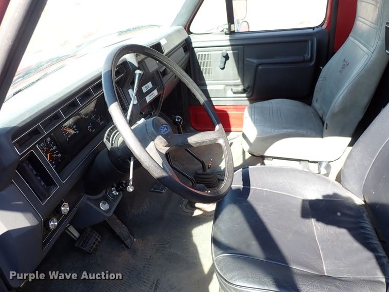 image for item DS7018 1994 Ford F700  fire truck