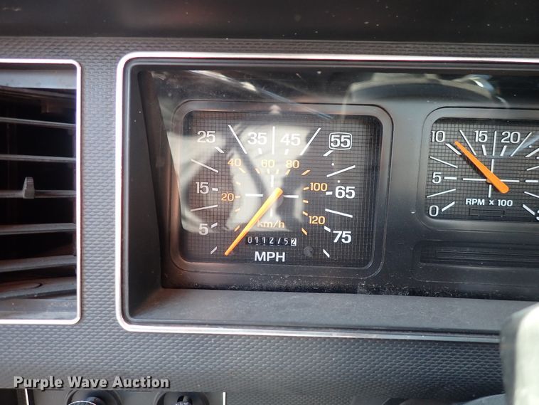 image for item DS7018 1994 Ford F700  fire truck