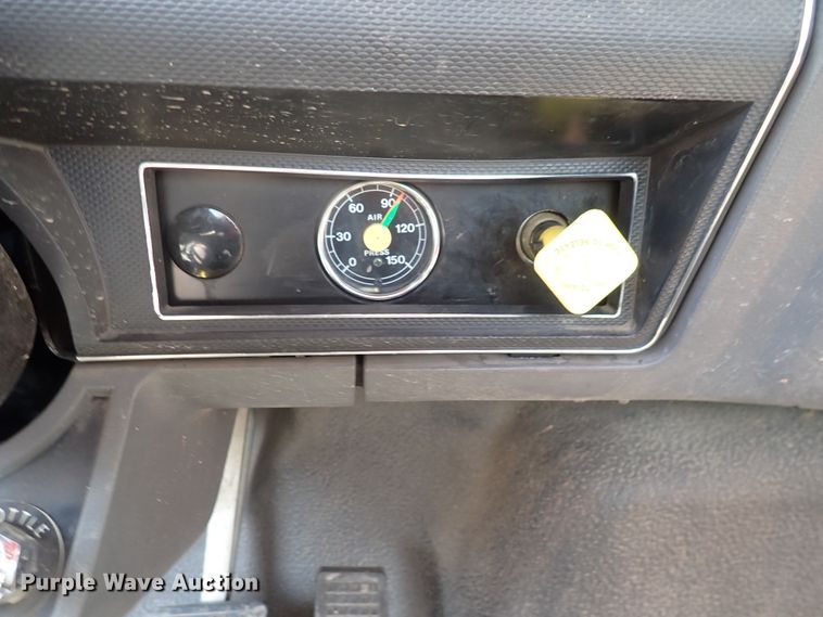 image for item DS7018 1994 Ford F700  fire truck