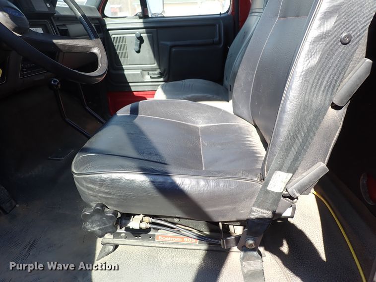 image for item DS7018 1994 Ford F700  fire truck