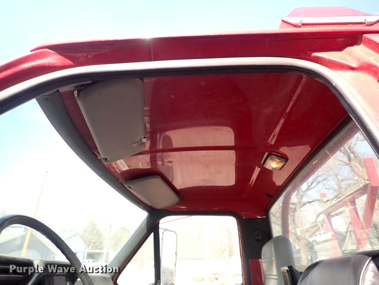 image for item DS7018 1994 Ford F700  fire truck