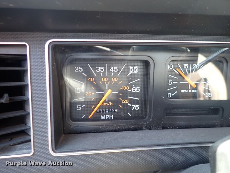 image for item DS7018 1994 Ford F700  fire truck