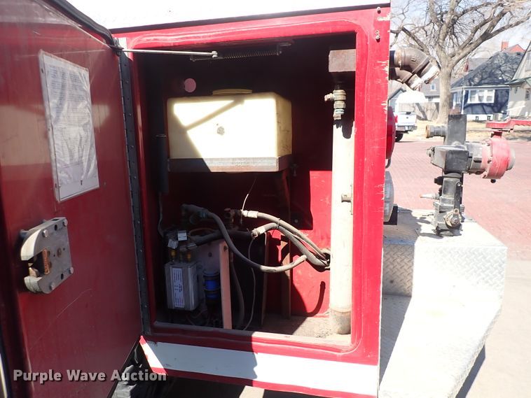 image for item DS7018 1994 Ford F700  fire truck