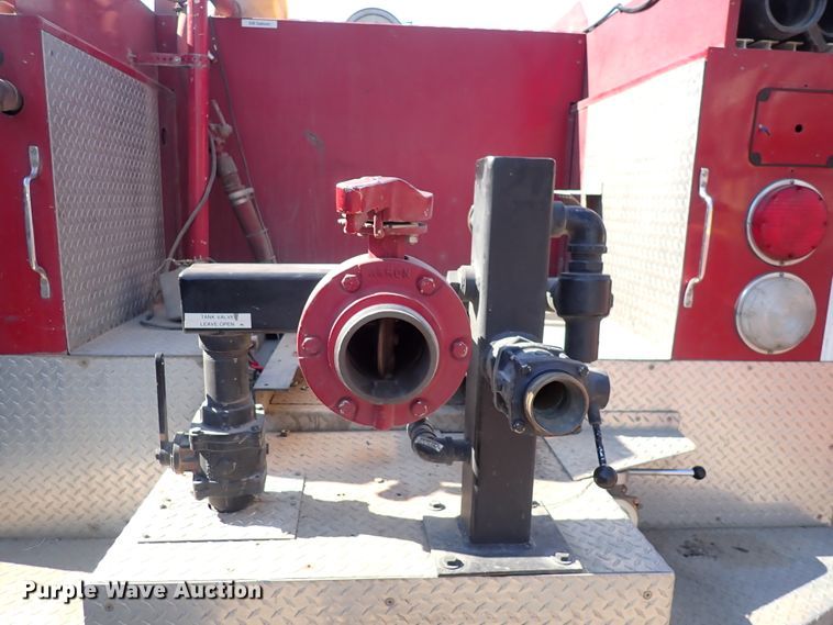 image for item DS7018 1994 Ford F700  fire truck