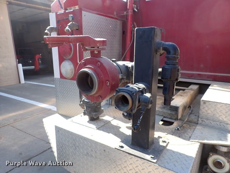 image for item DS7018 1994 Ford F700  fire truck