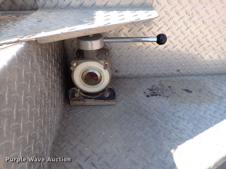 image for item DS7018 1994 Ford F700  fire truck