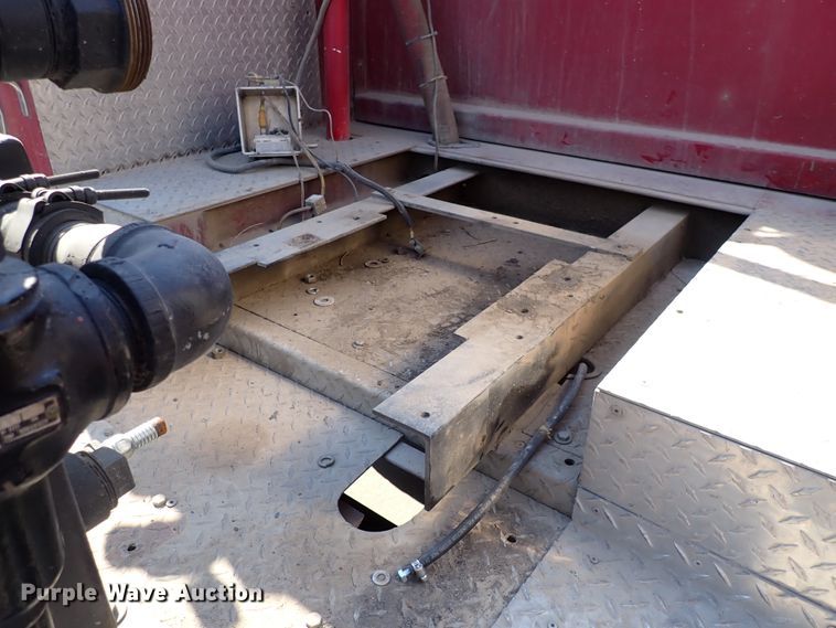 image for item DS7018 1994 Ford F700  fire truck