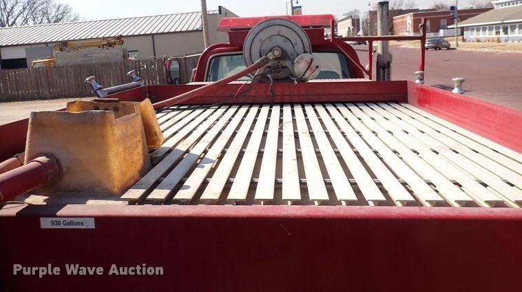 image for item DS7018 1994 Ford F700  fire truck