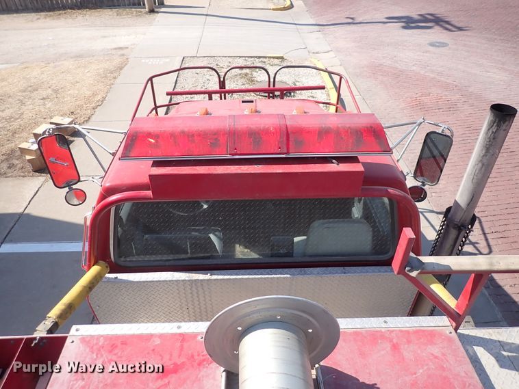 image for item DS7018 1994 Ford F700  fire truck