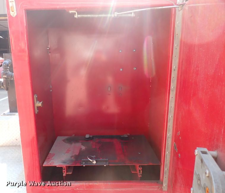 image for item DS7018 1994 Ford F700  fire truck