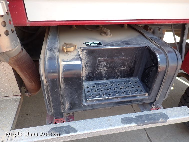 image for item DS7018 1994 Ford F700  fire truck