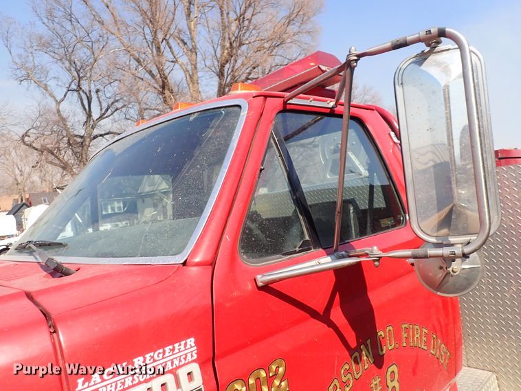 image for item DS7018 1994 Ford F700  fire truck