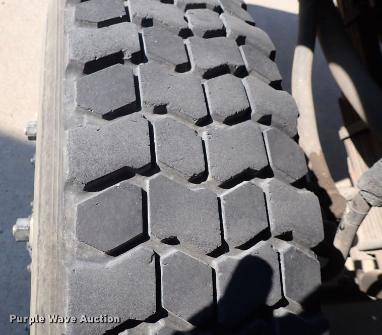 image for item DS7018 1994 Ford F700  fire truck