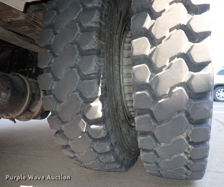 image for item DS7018 1994 Ford F700  fire truck