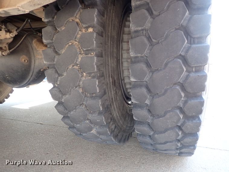 image for item DS7018 1994 Ford F700  fire truck