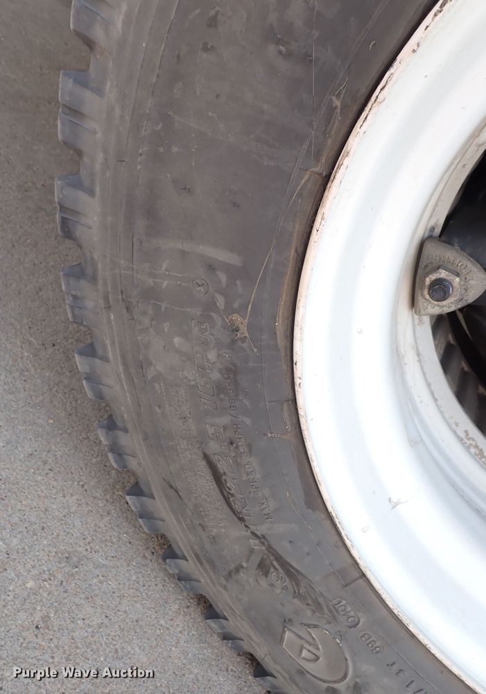 image for item DS7018 1994 Ford F700  fire truck