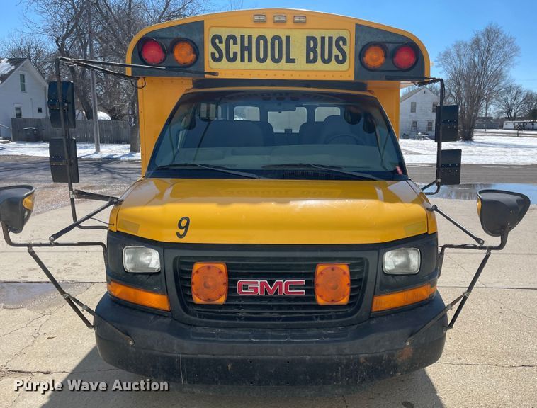 image for item FV9268 2006 GMC Savana G3500  school bus