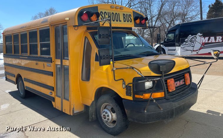 image for item FV9268 2006 GMC Savana G3500  school bus