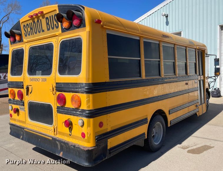 image for item FV9268 2006 GMC Savana G3500  school bus