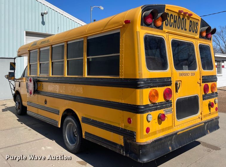 image for item FV9268 2006 GMC Savana G3500  school bus