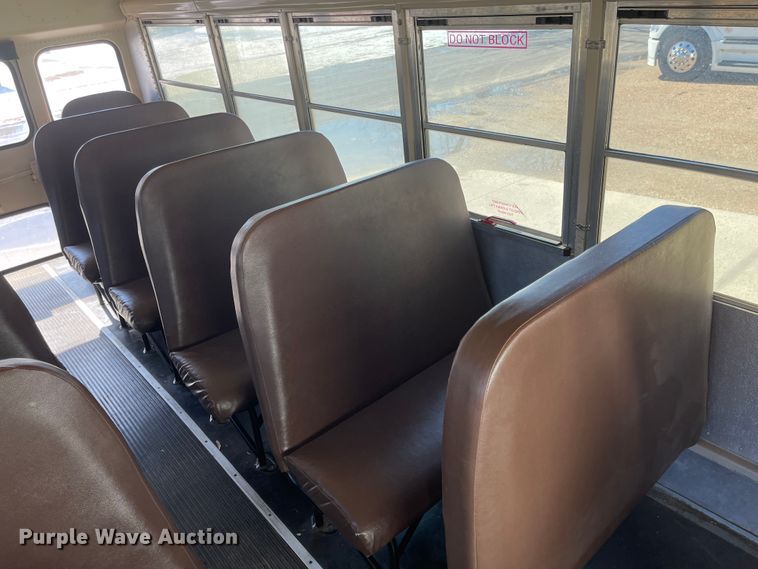 image for item FV9268 2006 GMC Savana G3500  school bus