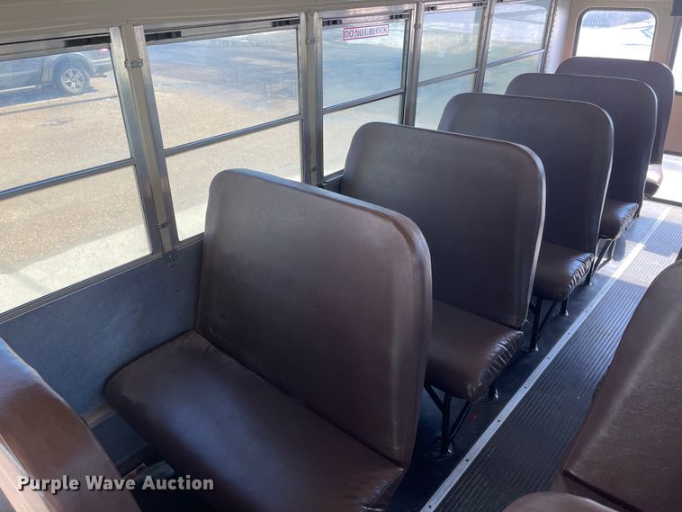 image for item FV9268 2006 GMC Savana G3500  school bus