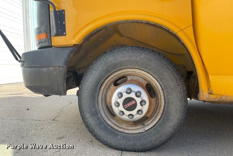 image for item FV9268 2006 GMC Savana G3500  school bus