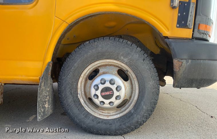image for item FV9268 2006 GMC Savana G3500  school bus