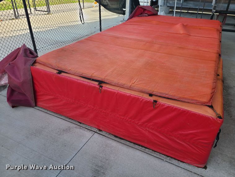 image for item IF9444 High jump mat