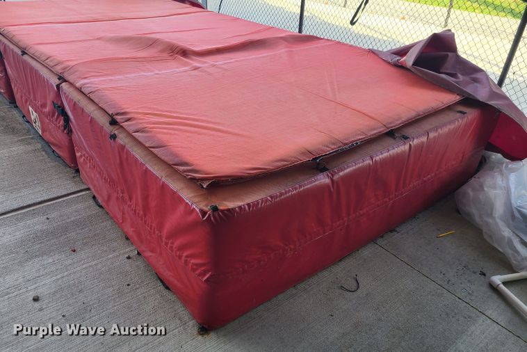 image for item IF9444 High jump mat