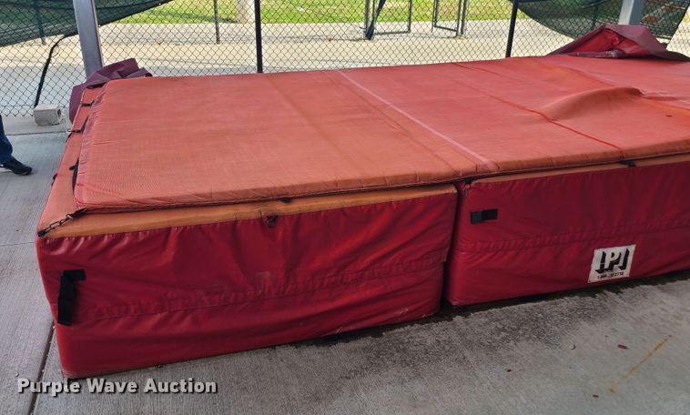 image for item IF9444 High jump mat