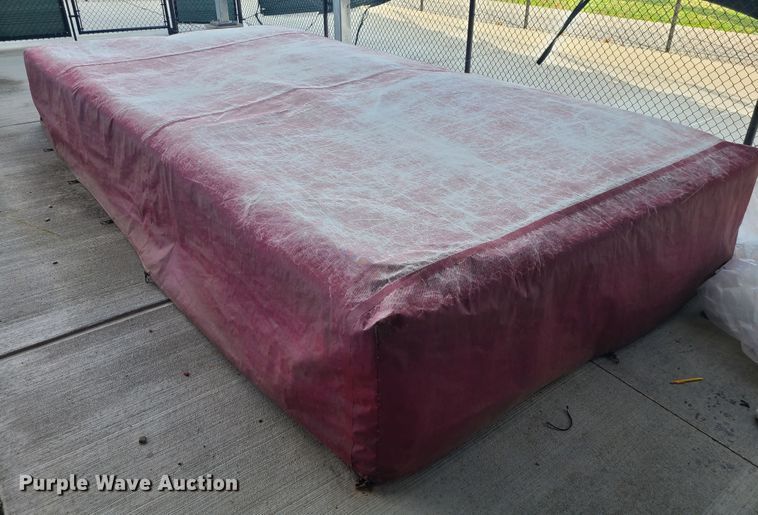 image for item IF9444 High jump mat