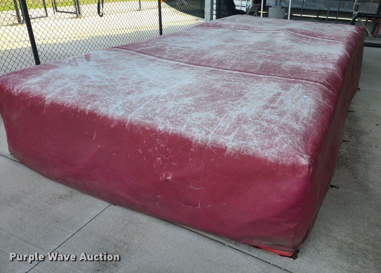 image for item IF9444 High jump mat