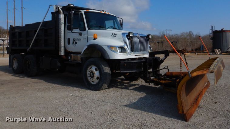 image for item IM9660 2004 International 7600  dump truck