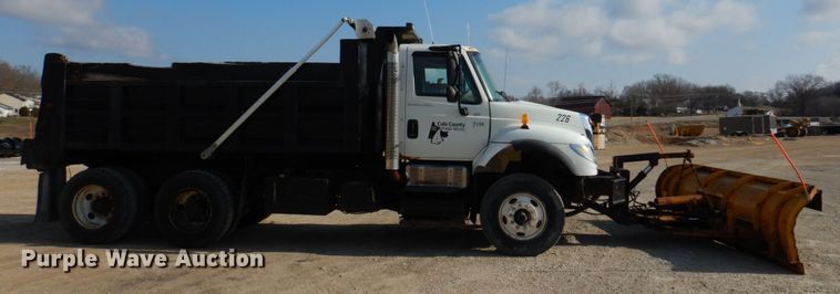 image for item IM9660 2004 International 7600  dump truck